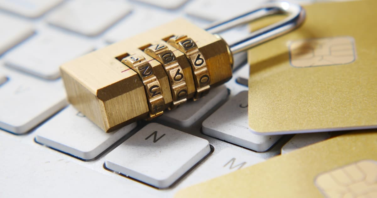 Por Qué el Banco te Puede Bloquear la Cuenta por Comprar Cripto (y Cómo Evitarlo)