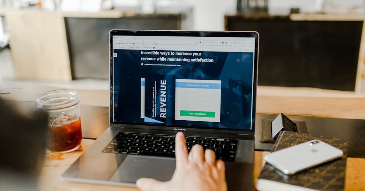 Trabajas Remoto para una Empresa Extranjera: Cómo Recibir tu Sueldo en Dólares